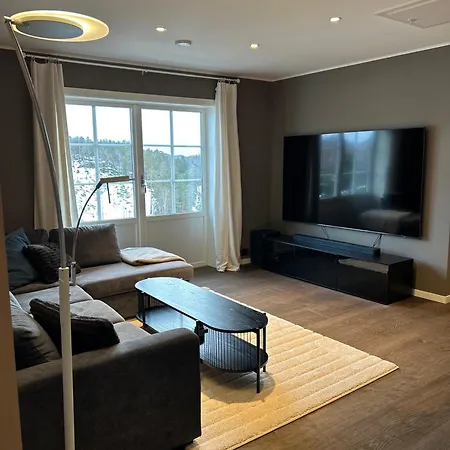 Big And New House In A Quiet Area 트베데스트란