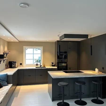 펜션 Big And New House In A Quiet Area